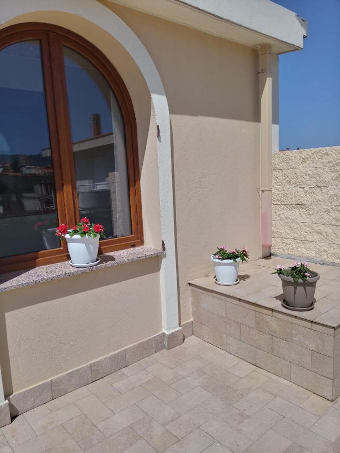 Luminoso Appartamento Con Terrazza......C.U......Q2483 Sìnnai 외부 사진